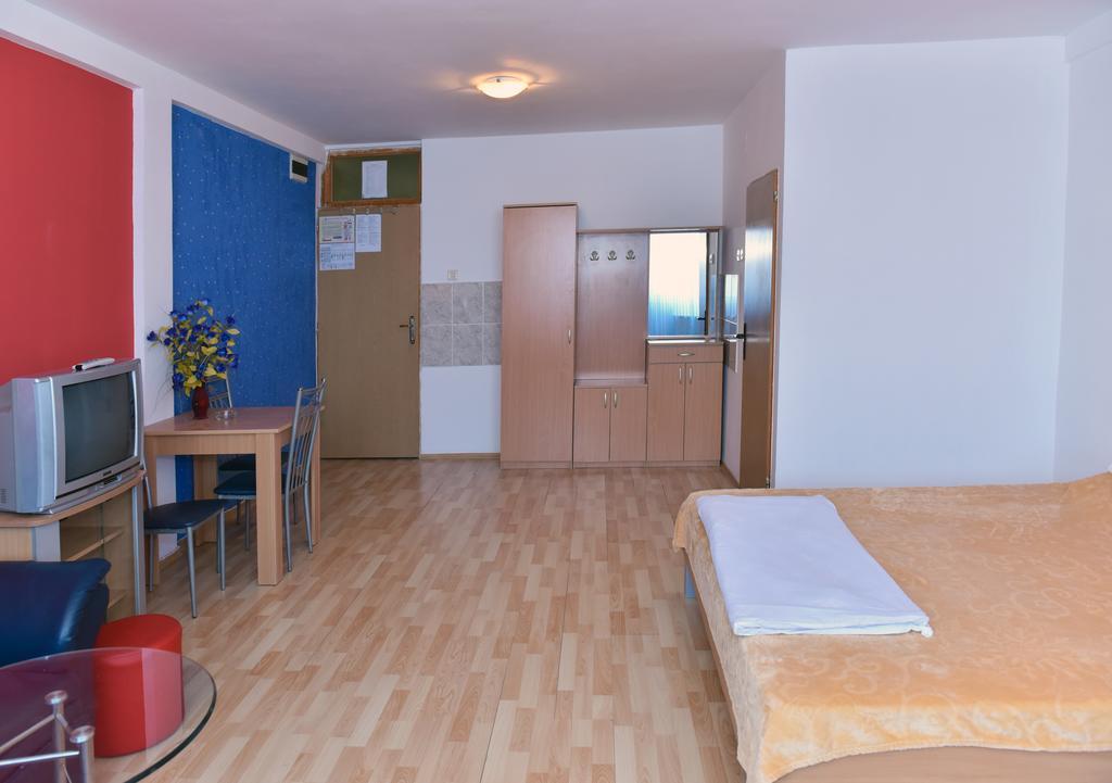 Hostel Milkaza โนวีซาด ภายนอก รูปภาพ