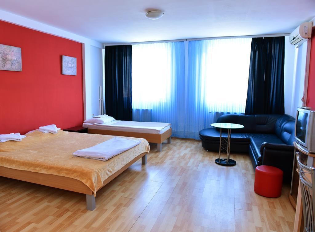 Hostel Milkaza โนวีซาด ภายนอก รูปภาพ