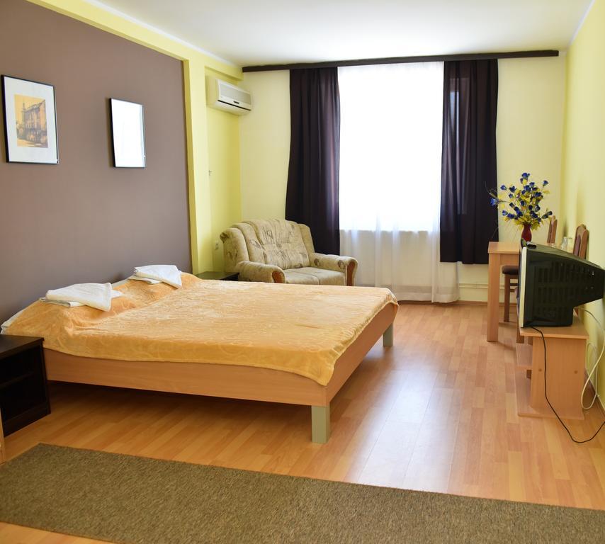 Hostel Milkaza โนวีซาด ภายนอก รูปภาพ