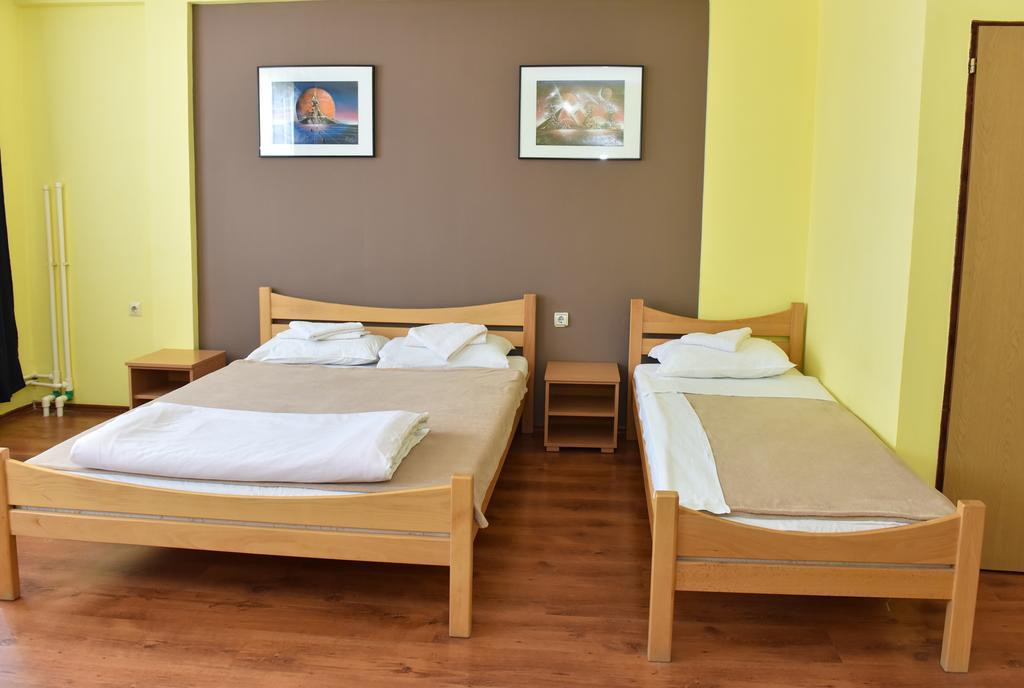 Hostel Milkaza โนวีซาด ภายนอก รูปภาพ