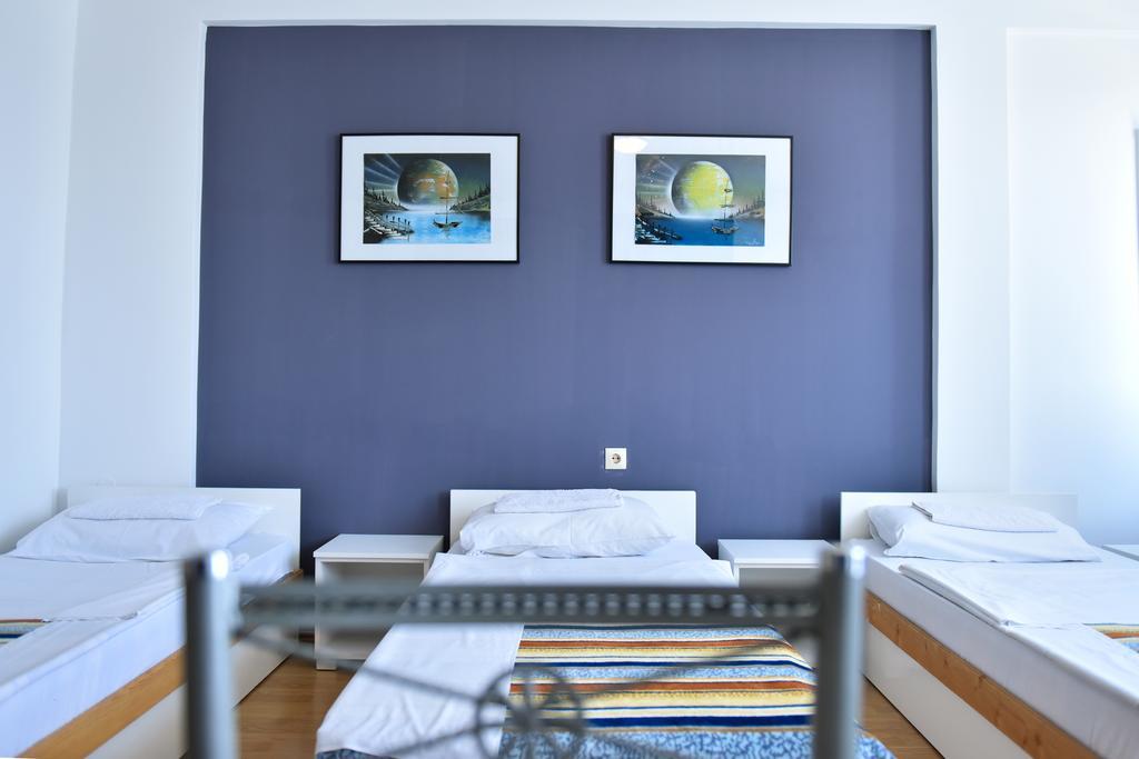 Hostel Milkaza โนวีซาด ภายนอก รูปภาพ
