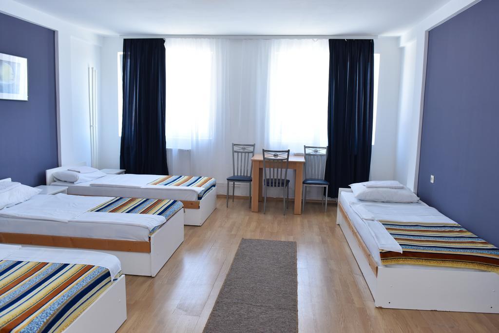 Hostel Milkaza โนวีซาด ภายนอก รูปภาพ