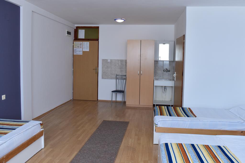 Hostel Milkaza โนวีซาด ภายนอก รูปภาพ
