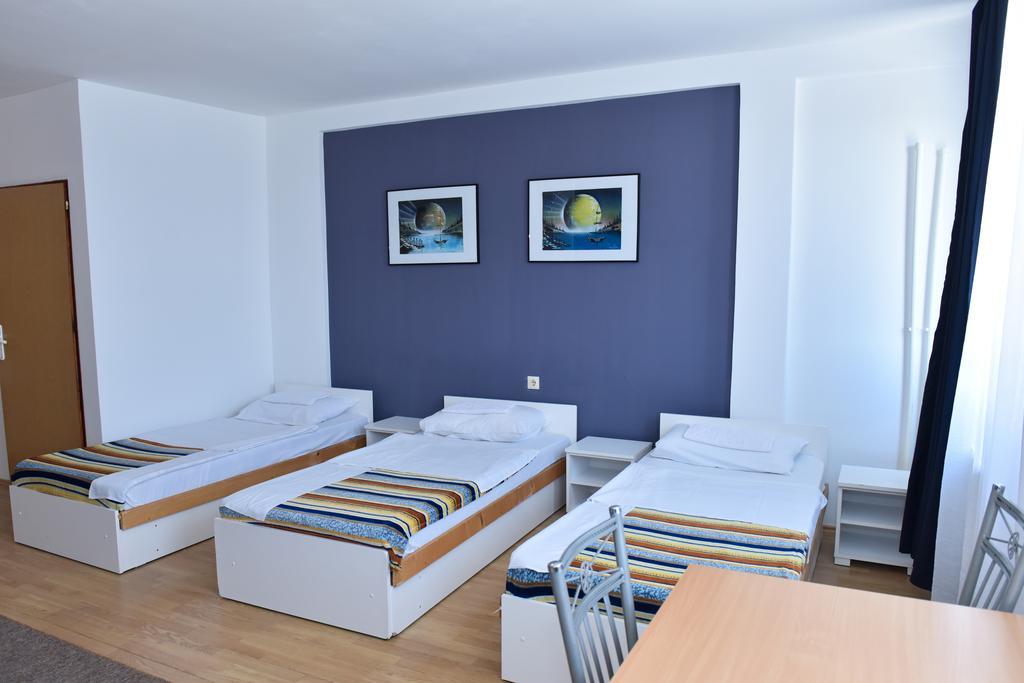 Hostel Milkaza โนวีซาด ภายนอก รูปภาพ