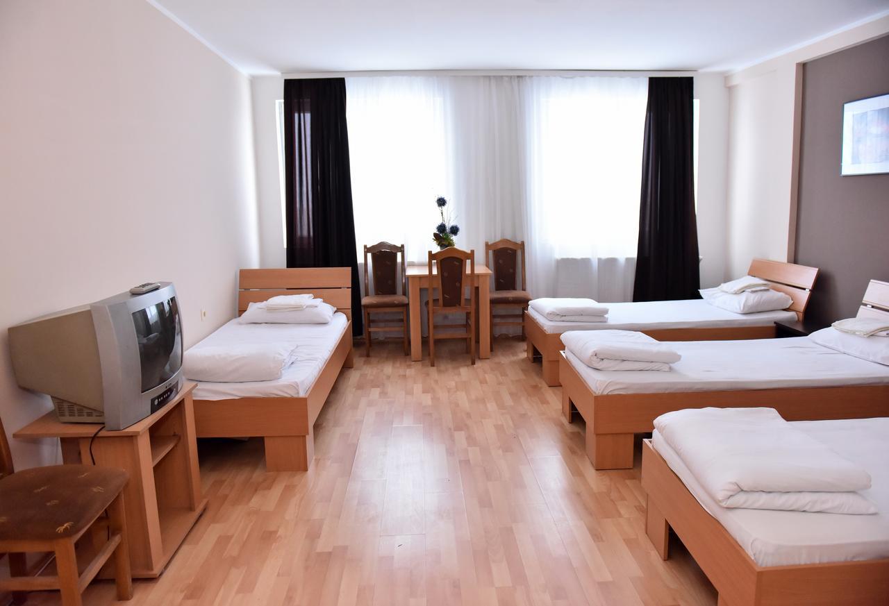 Hostel Milkaza โนวีซาด ภายนอก รูปภาพ