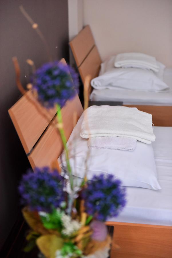 Hostel Milkaza โนวีซาด ภายนอก รูปภาพ