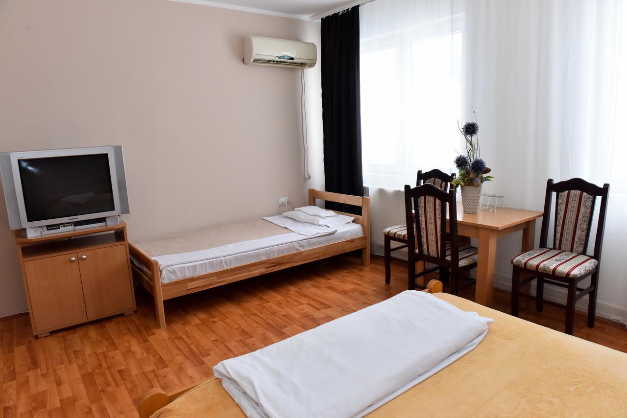 Hostel Milkaza โนวีซาด ภายนอก รูปภาพ
