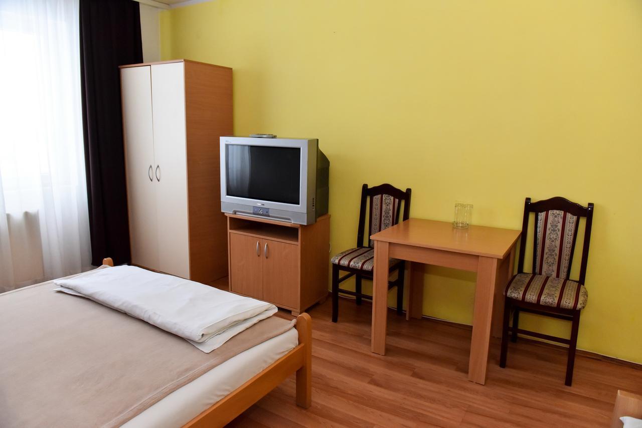 Hostel Milkaza โนวีซาด ภายนอก รูปภาพ