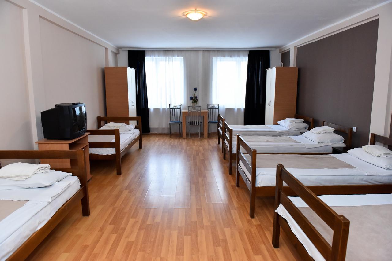 Hostel Milkaza โนวีซาด ภายนอก รูปภาพ