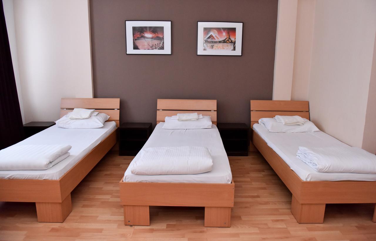 Hostel Milkaza โนวีซาด ภายนอก รูปภาพ