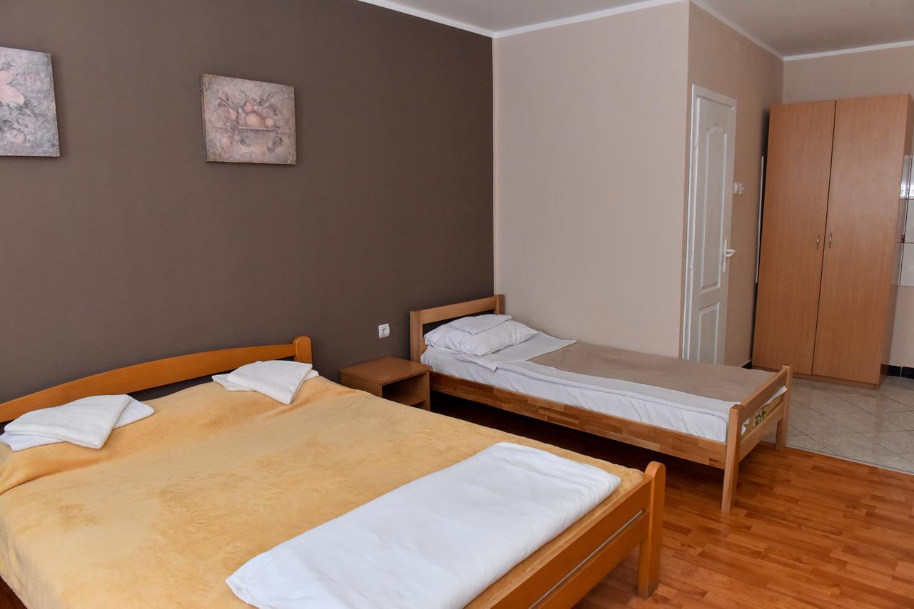 Hostel Milkaza โนวีซาด ภายนอก รูปภาพ
