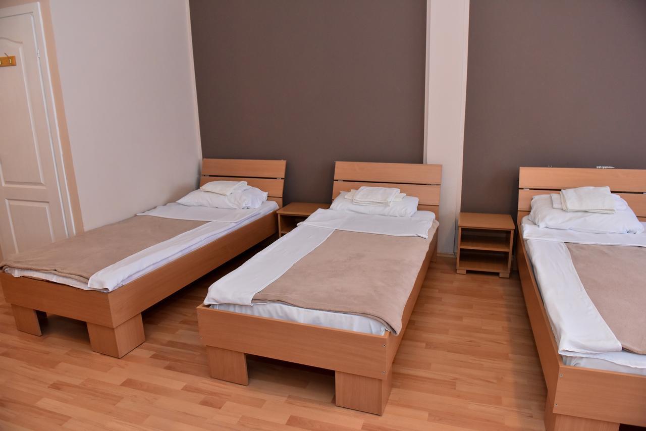 Hostel Milkaza โนวีซาด ภายนอก รูปภาพ