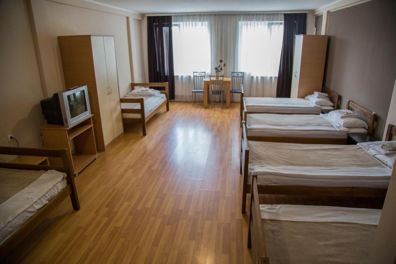 Hostel Milkaza โนวีซาด ภายนอก รูปภาพ