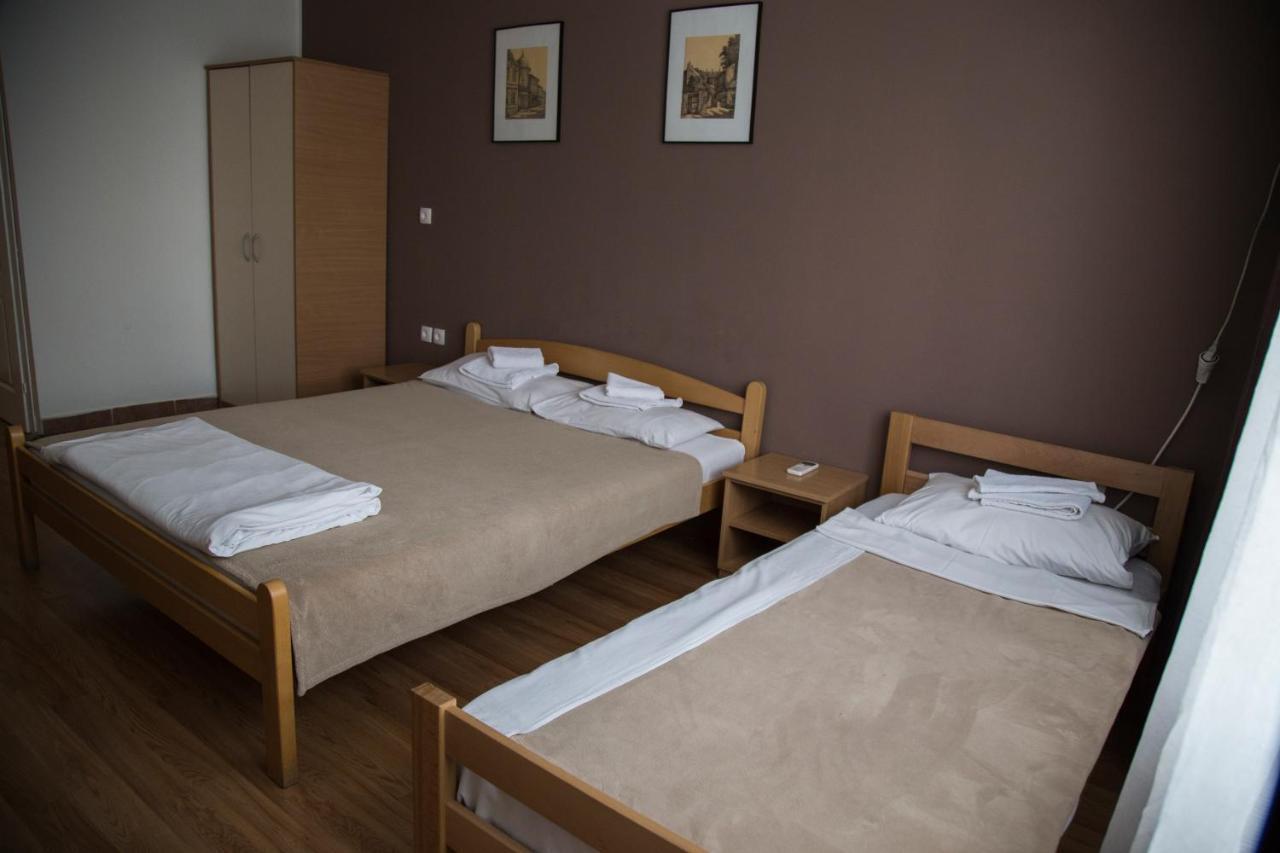 Hostel Milkaza โนวีซาด ภายนอก รูปภาพ
