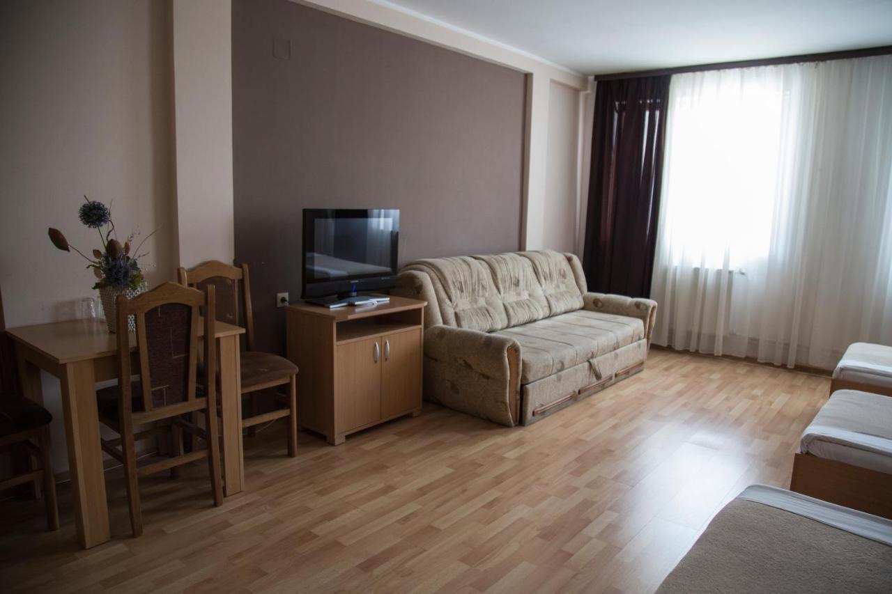 Hostel Milkaza โนวีซาด ภายนอก รูปภาพ