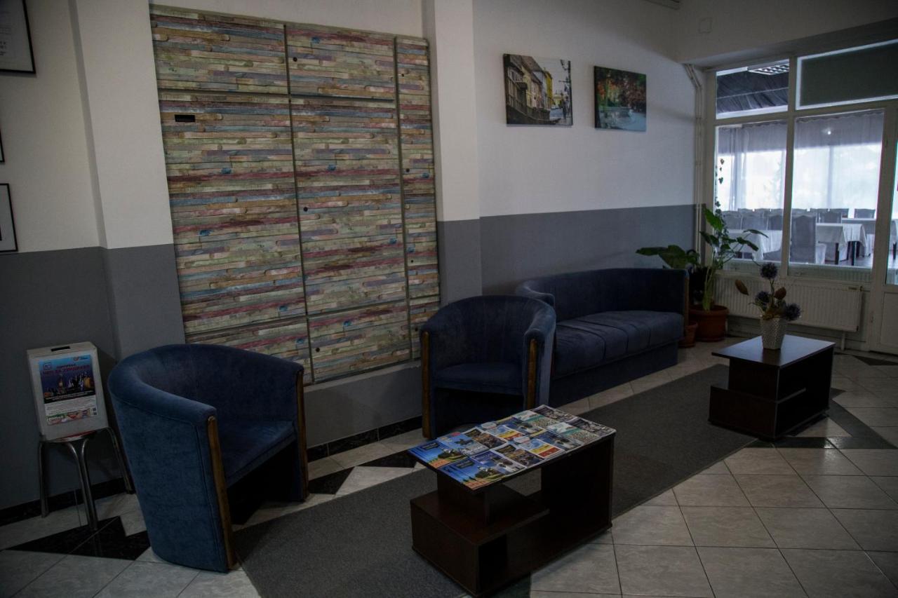 Hostel Milkaza โนวีซาด ภายนอก รูปภาพ