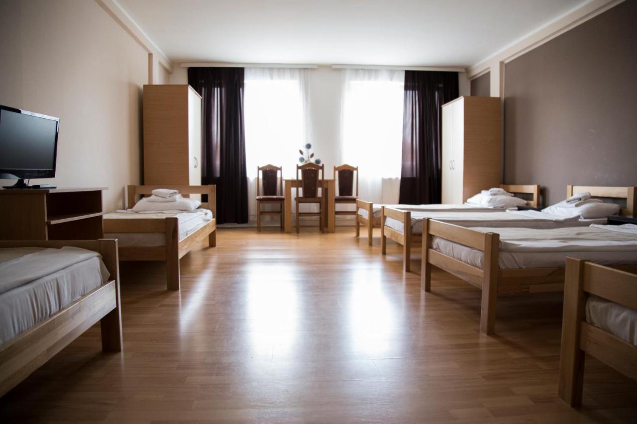 Hostel Milkaza โนวีซาด ภายนอก รูปภาพ