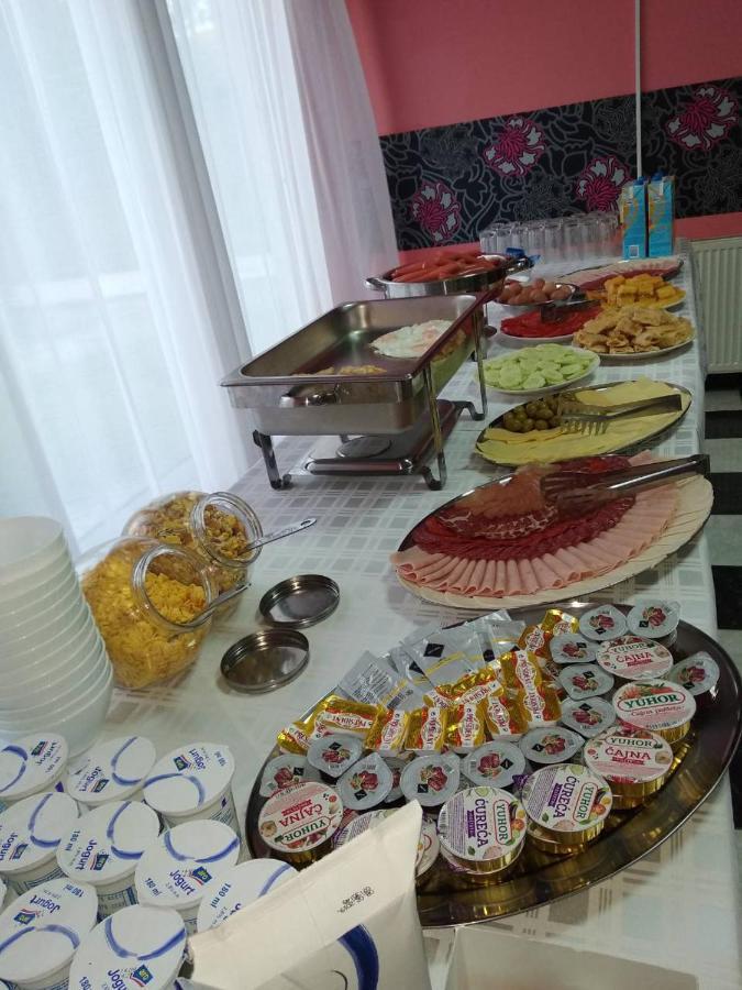 Hostel Milkaza โนวีซาด ภายนอก รูปภาพ