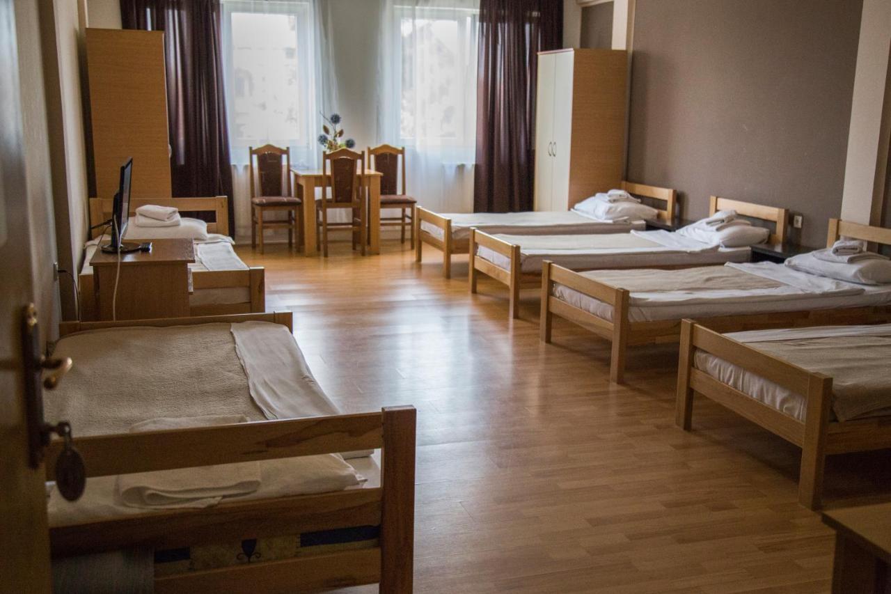 Hostel Milkaza โนวีซาด ภายนอก รูปภาพ