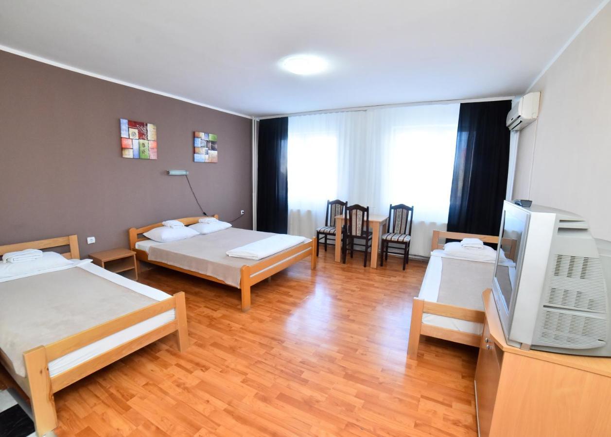 Hostel Milkaza โนวีซาด ภายนอก รูปภาพ