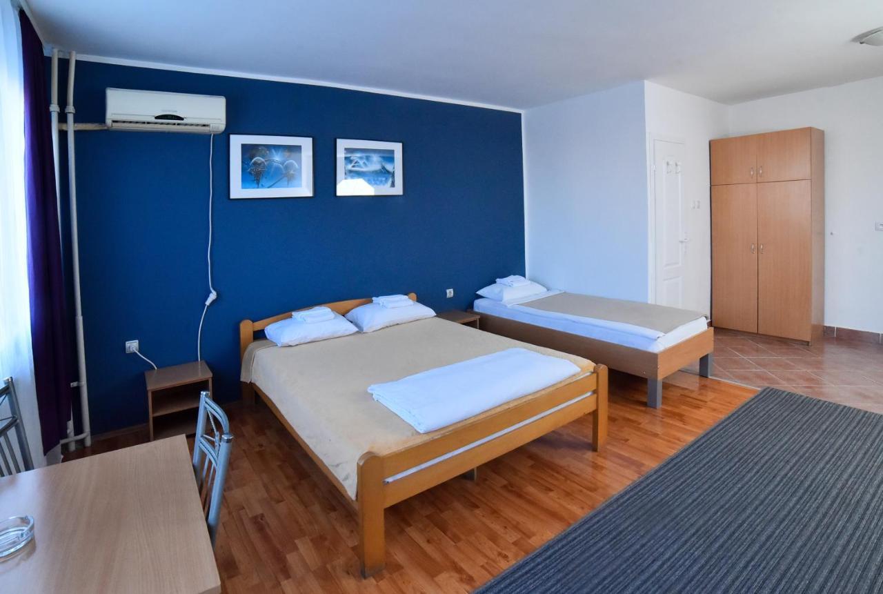 Hostel Milkaza โนวีซาด ภายนอก รูปภาพ